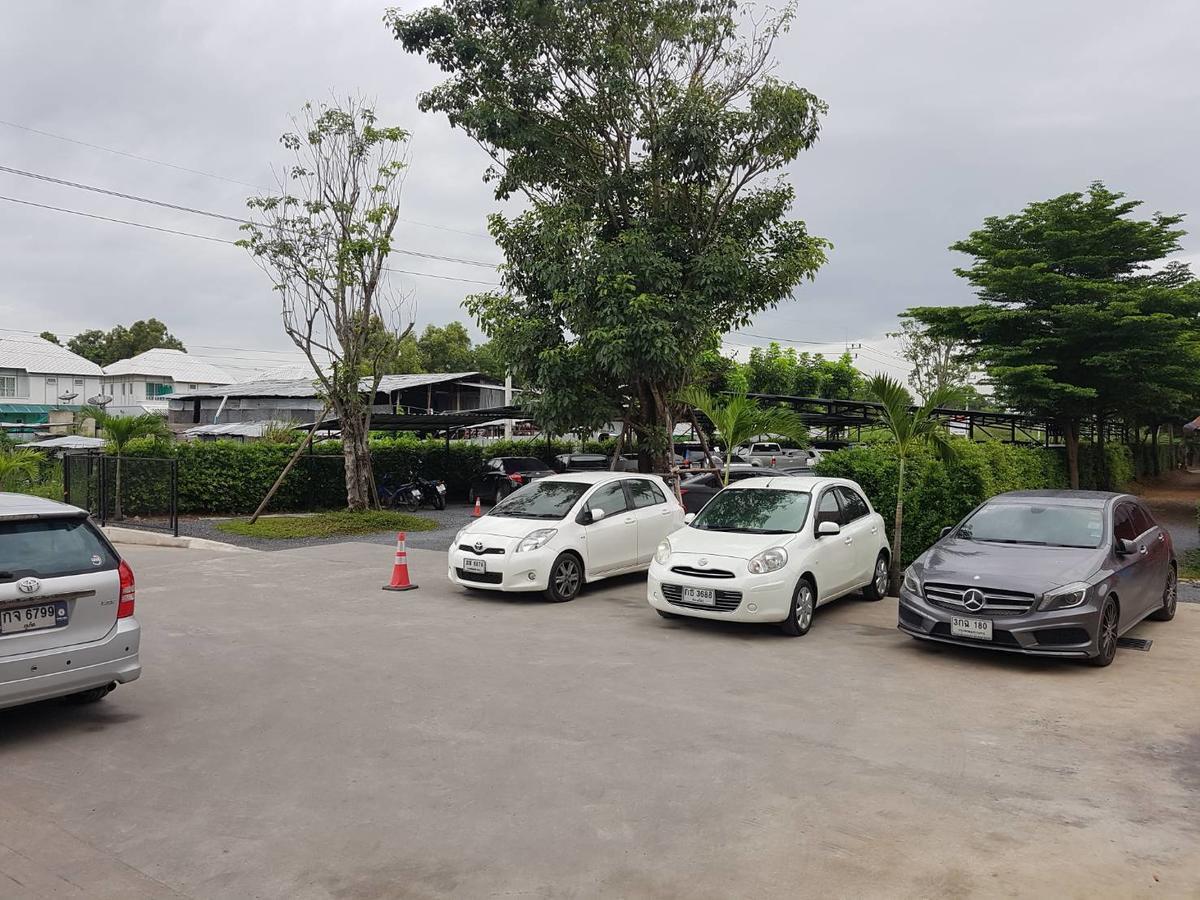 Bangkok Boutique Resort Rangsit Патхумтхани Экстерьер фото
