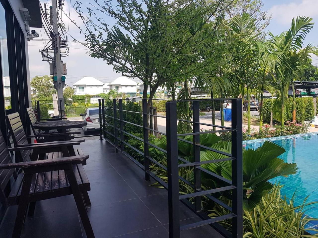 Bangkok Boutique Resort Rangsit Патхумтхани Экстерьер фото