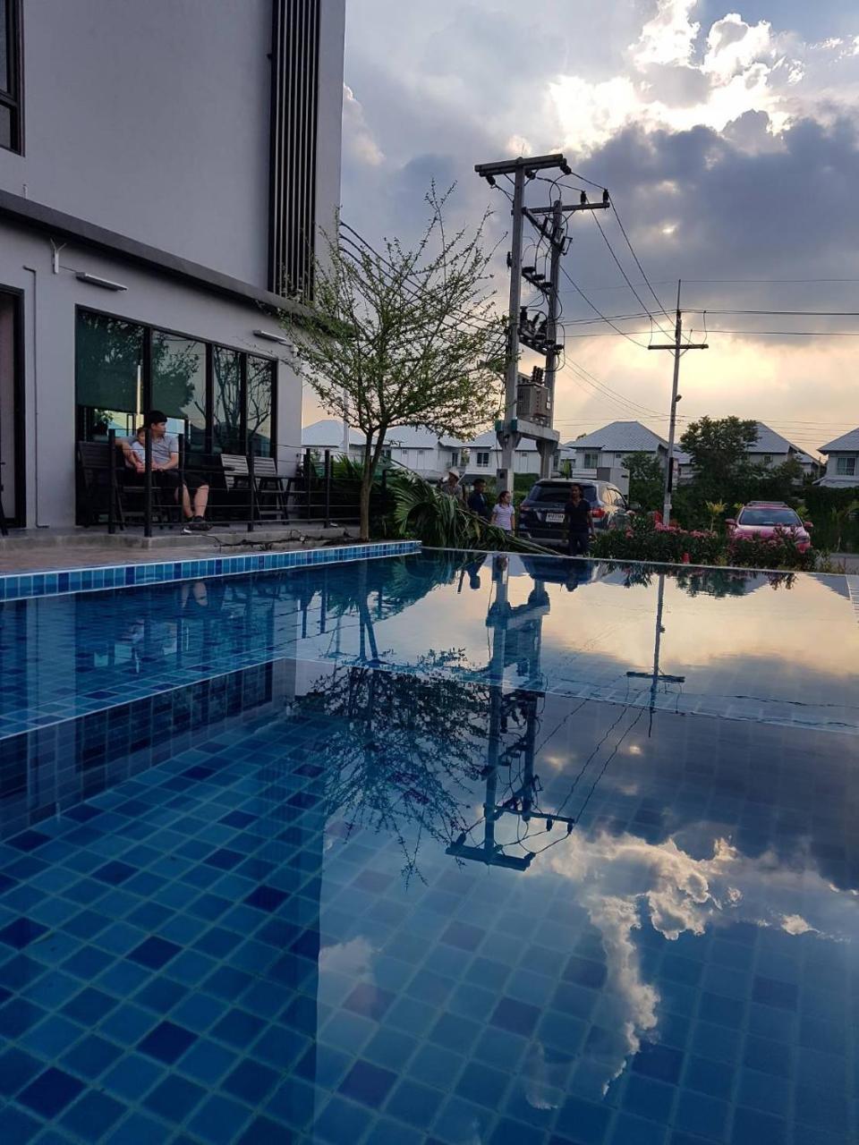 Bangkok Boutique Resort Rangsit Патхумтхани Экстерьер фото