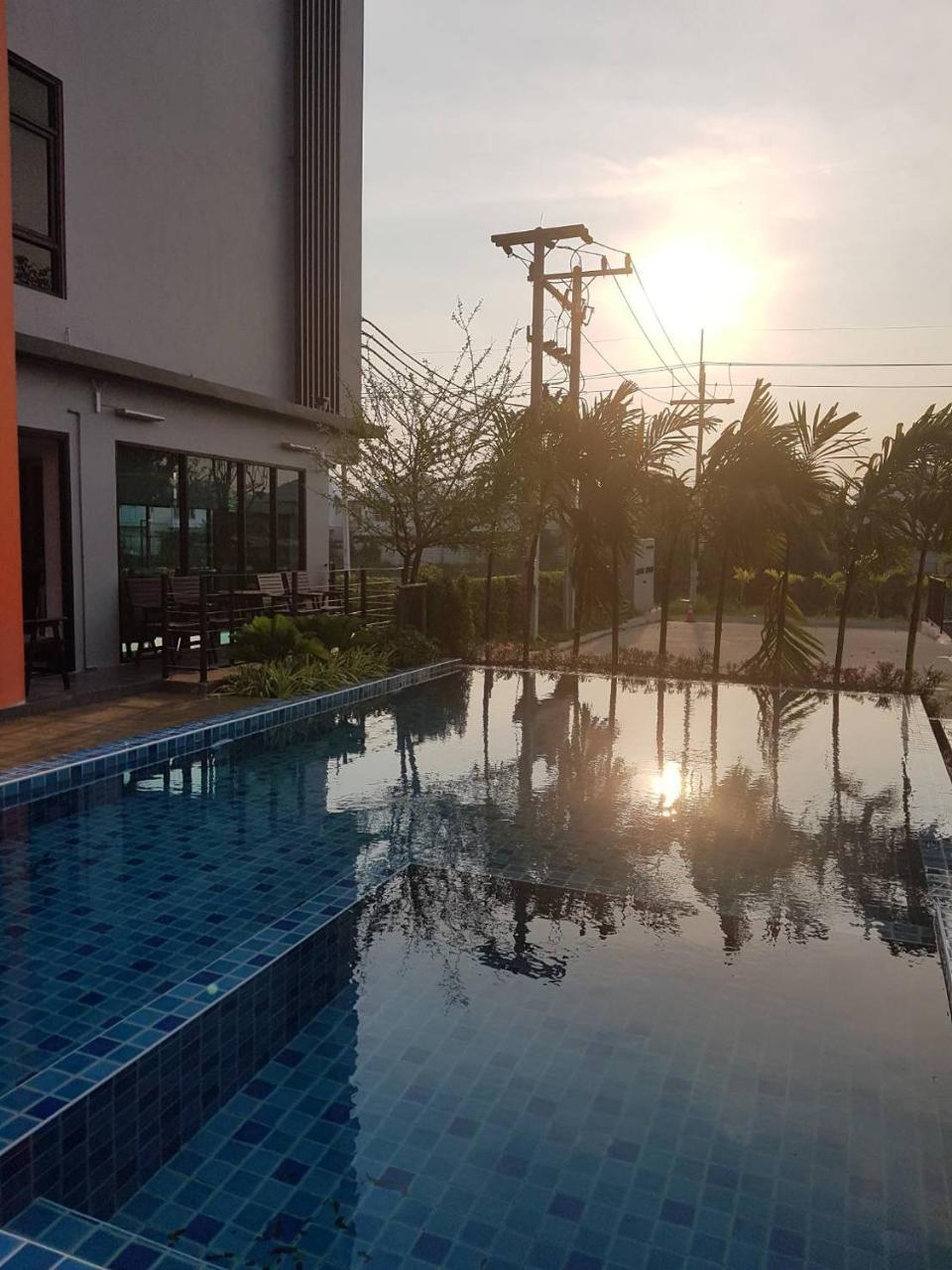 Bangkok Boutique Resort Rangsit Патхумтхани Экстерьер фото